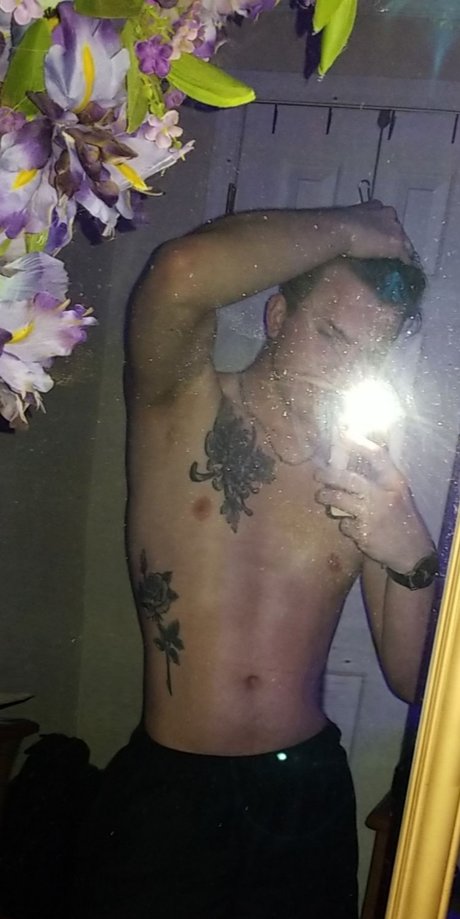 Corbin Knight 裸のポルノスター 画像