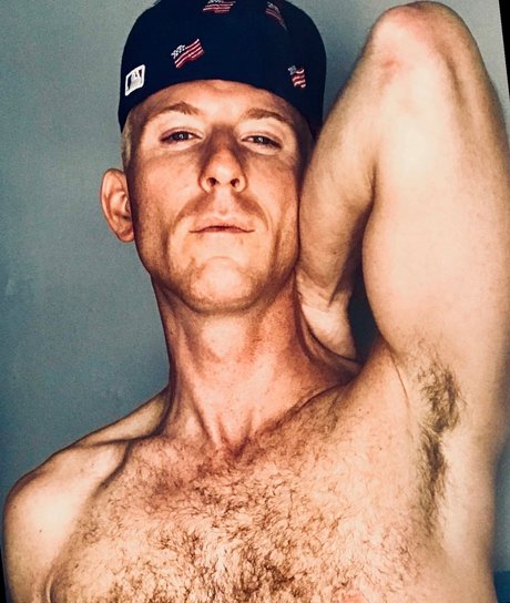 巨乳の黒人女性オンリーファンズ 無料ヌード 写真