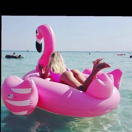 Katia Fanelli 美しいスター 写真