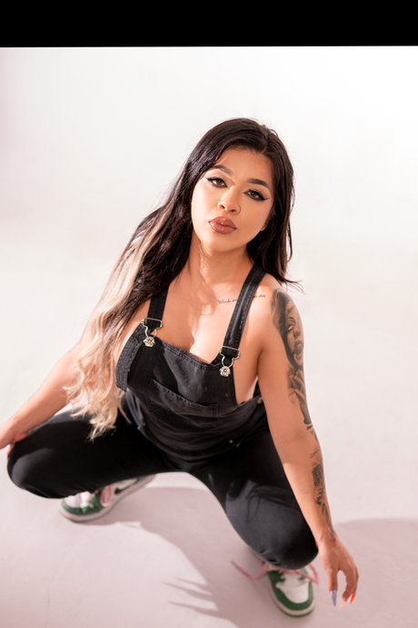 Kathe Layos ヌードスター 画像