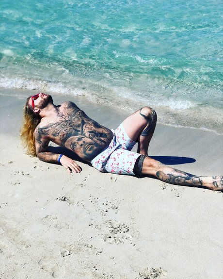 ゴス3P OnlyFans 無料xxx 画像