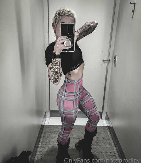 教師限定ファン アート裸 画像