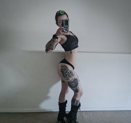 黒人レズビアンオンリーファンズ エロチック ギャラリー