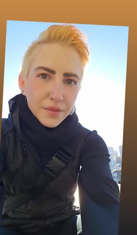 赤毛の熟女オンリーファンズ ホットヌード 写真