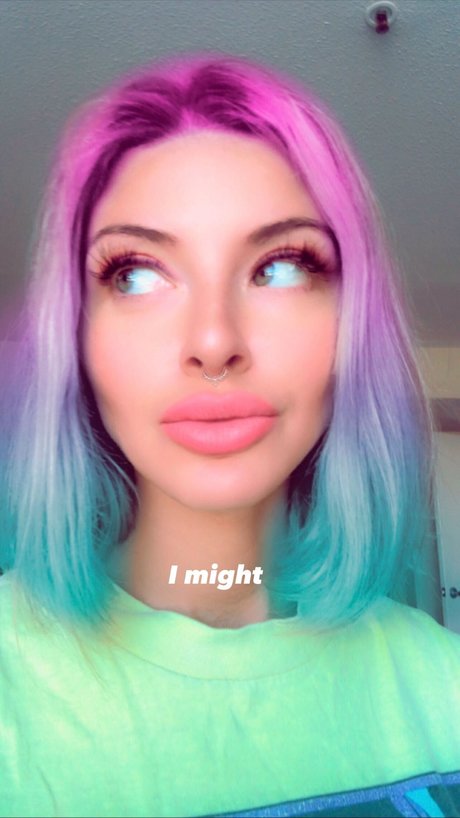 Ashley Schultz トップスター 写真