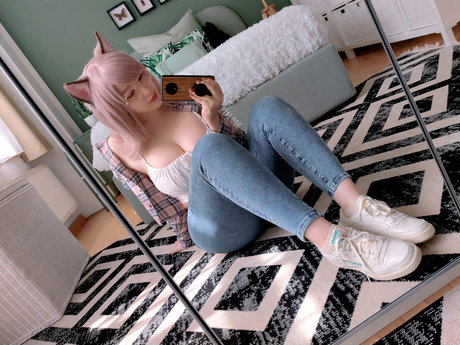 ブッシュ・オンリーファンズ アート裸 写真