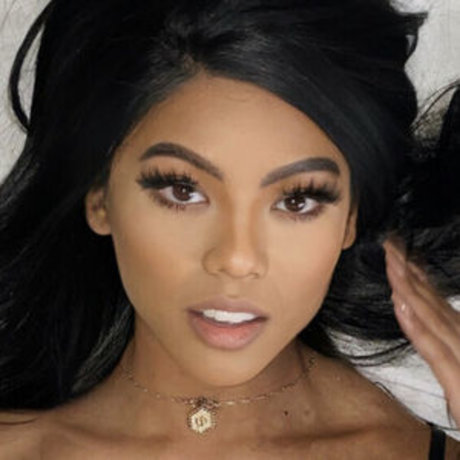 裸の熟女オンリーファンズ 無料裸 写真