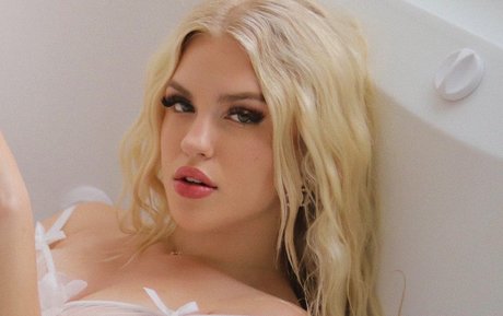 ナースオンリーファンズ 無料エロ 写真