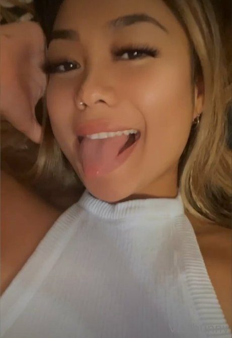 ゴス3P OnlyFans ポルノ 写真