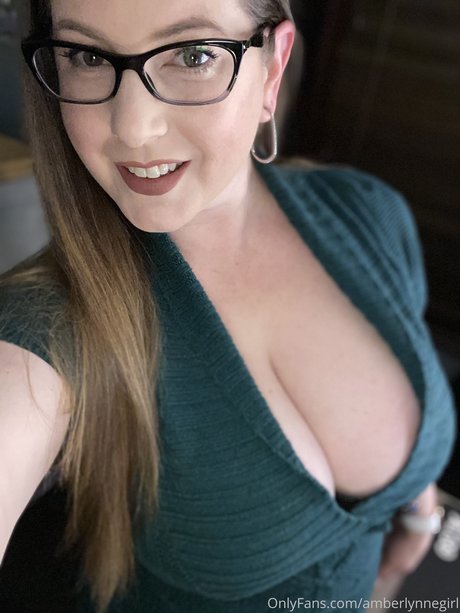 巨乳ティーンオンリーファンズ 無料裸 画像