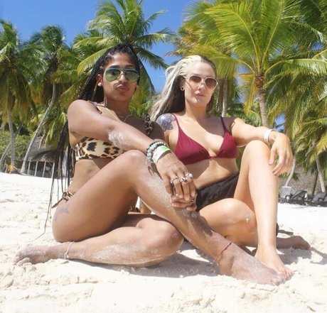 小さなオンリーファンズ ホットポルノ 写真