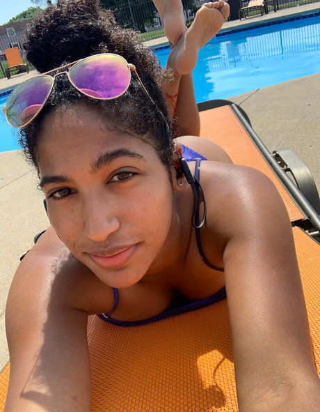 オンリーファンズでのセクスティング 美しい裸 写真