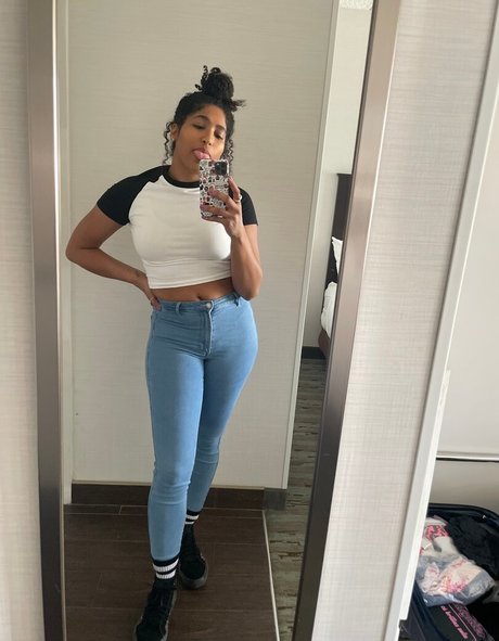 マイクロTバックOnlyFans アートxxx 画像