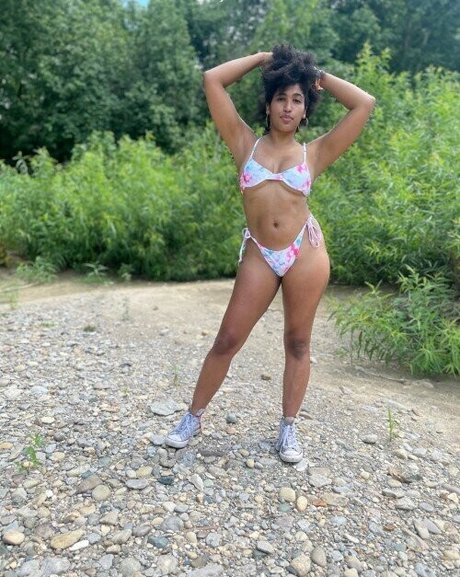 ティーントランスオンリーファン セクシー裸 画像