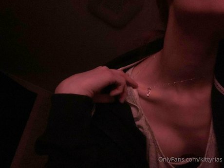 金髪クーガーオンリーファンズ アダルト無料 画像