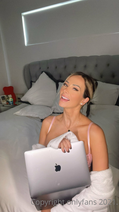 アラブのティーンズオンリーファンズ トップ 写真