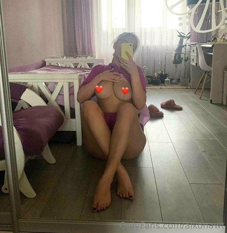 大きな乳首オンリーファンズ セクシーヌード 画像