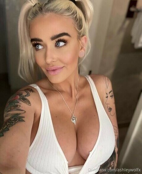 ヴィゴ・オンリーファンズ アート裸 写真