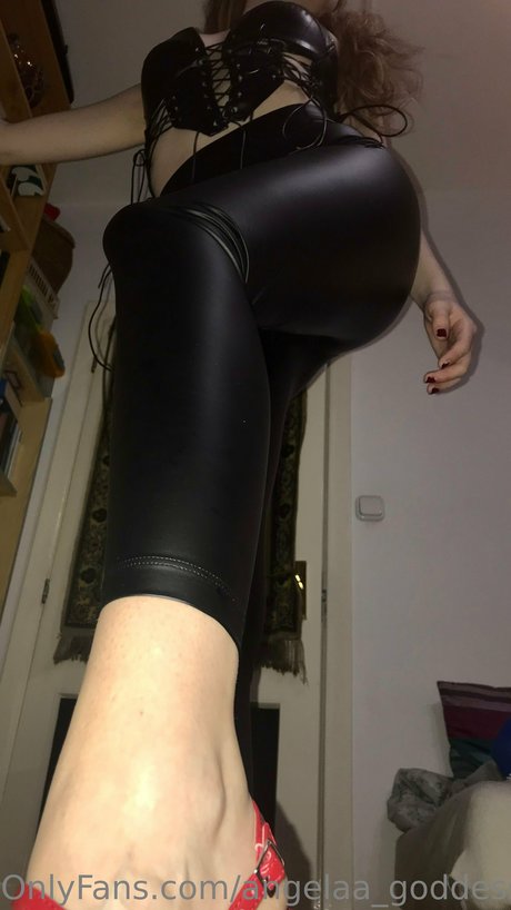 クーガーオンリーファンズ 無料セクシー 画像