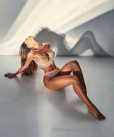 有名な女の子のオンリーファンズ 美しいポルノ 画像