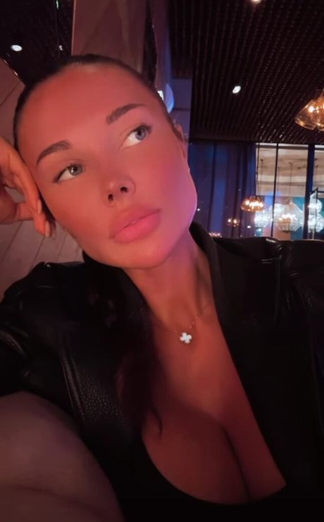 ヌード教師オンリーファンズ パーフェクト ギャラリー