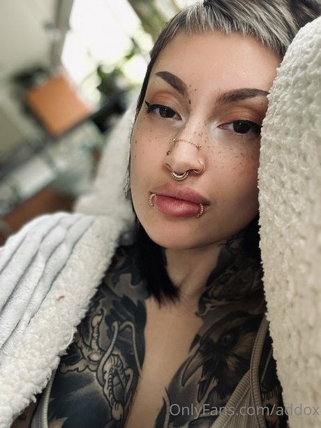 ティーンシーメールオンリーファンズ 美しい裸 画像