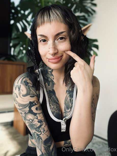 巨乳の黒人女性オンリーファンズ セクシーヌード 写真