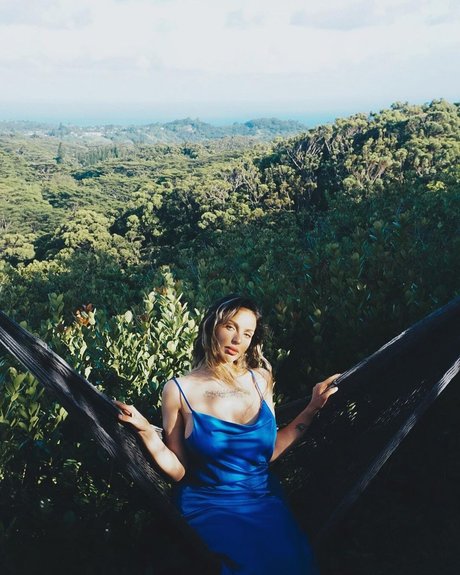 巨乳ブルネットオンリーファンズ ホットセクシー 写真