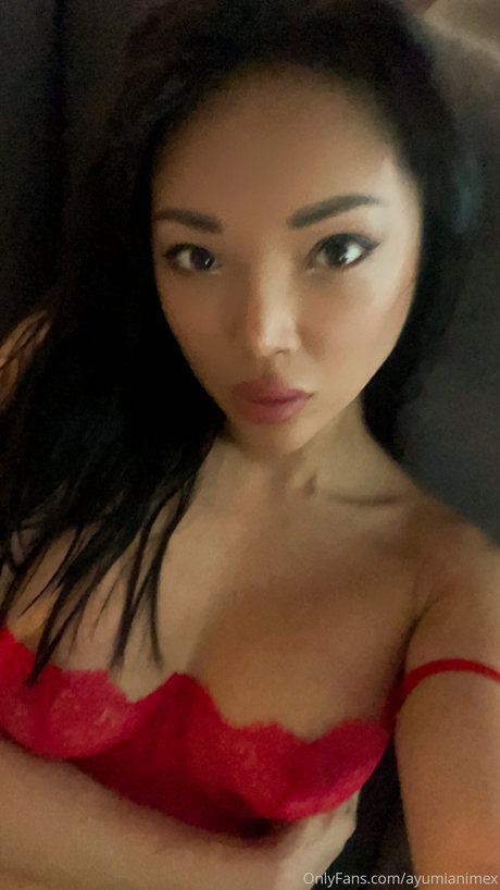 曲線美の熟女オンリーファンズ ヌード 写真