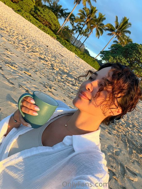 巨乳の熟女オンリーファンズ 無料セクシー 写真