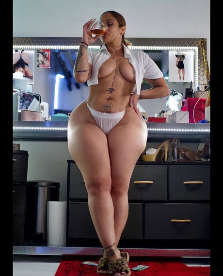 ぽっちゃり黒人OnlyFans 無料セクシー 写真