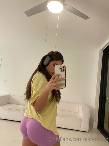 熟女 太め OnlyFans アートxxx ギャラリー