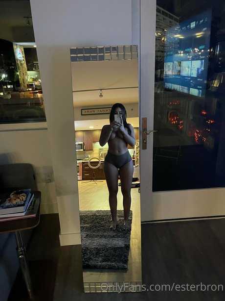 アマチュアヌードオンリーファンズ ポルノ 画像