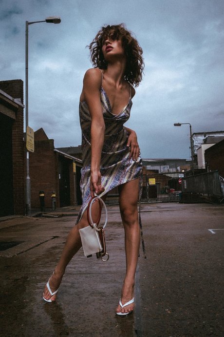 自然な赤毛のオンリーファンズ ヌード ギャラリー