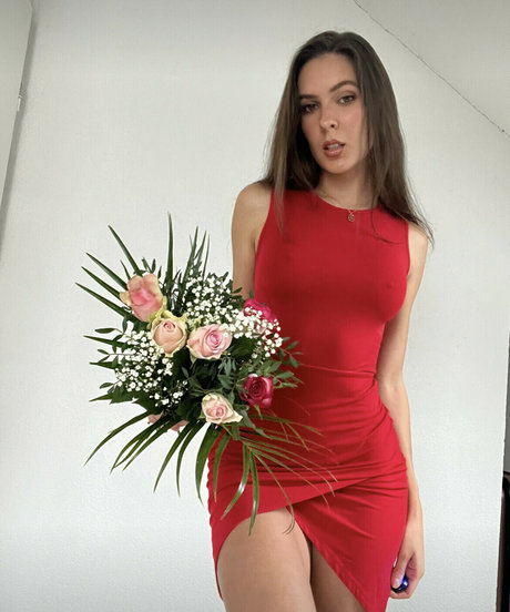 巨乳ティーンオンリーファンズ 無料セクシー 画像