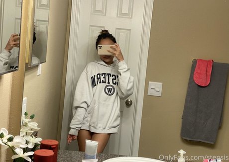 Stepsis アダルトモデル 写真