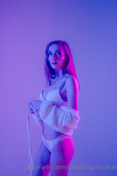 Kat ONLINE NOW 独占女優 写真