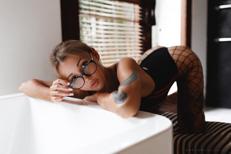 ママの足OnlyFans アートヌード ギャラリー