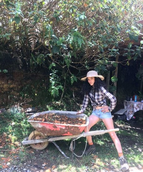 赤毛ティーンオンリーファンズ セクシー裸 写真