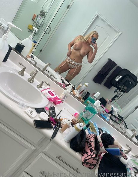 Vanessa Cage xxxスター アーカイブ