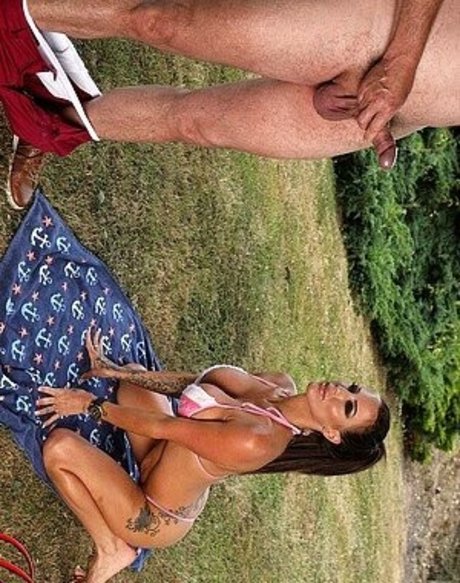 巨乳で曲線美のOnlyFans 無料 画像