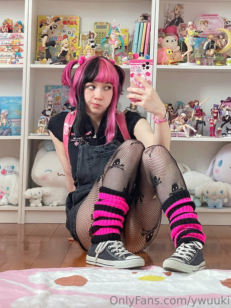 パンツ オンリーファンズ トップ 写真