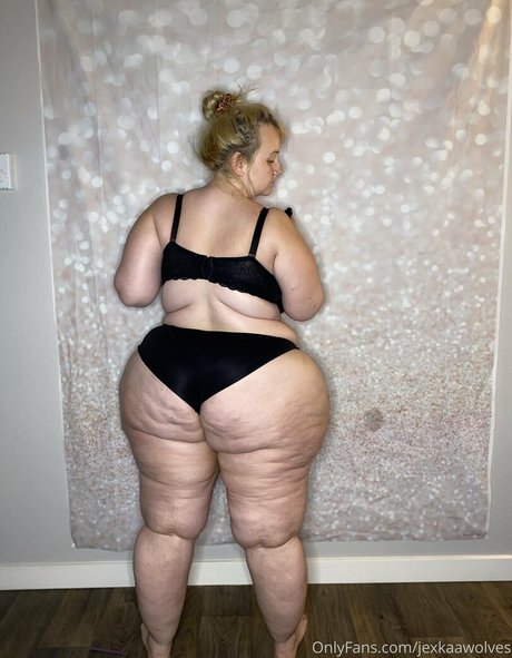 大きなお尻と巨乳のオンリーファンズ エロチック 画像