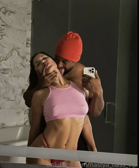 フィットネスインフルエンサーオンリーファンズ 無料ヌード 写真