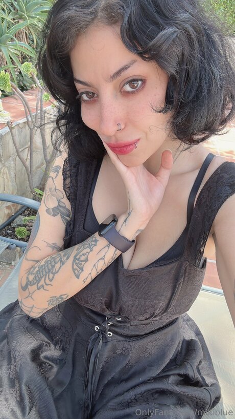 Mikiblue ポルノモデル 写真