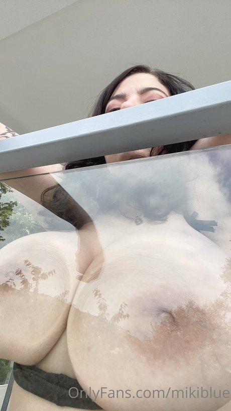 巨乳の熟女オンリーファンズ ポルノ 写真