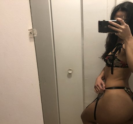 お金 オンリーファンズ 美しいヌード 画像