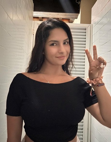 ビデオ通話 オンリーファンズ アダルト 画像