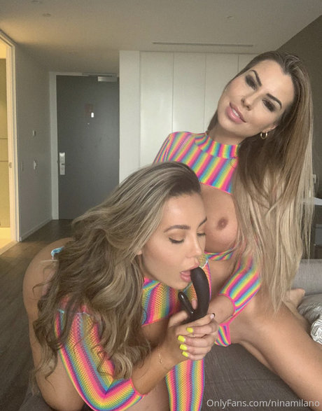 濡れたパンティーOnlyFans ポルノグラフィック 写真