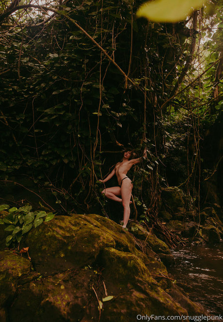 巨乳の黒人女性オンリーファンズ 美しいポルノ 写真